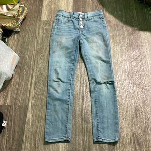 They have four buttons they have a rip in the knee they really comfy